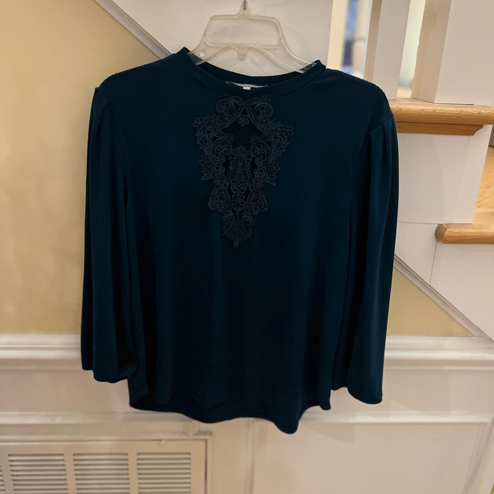 Ladies Size XL Sweet Rain Forest Long-Sleeve Embroidered Front Top GUC